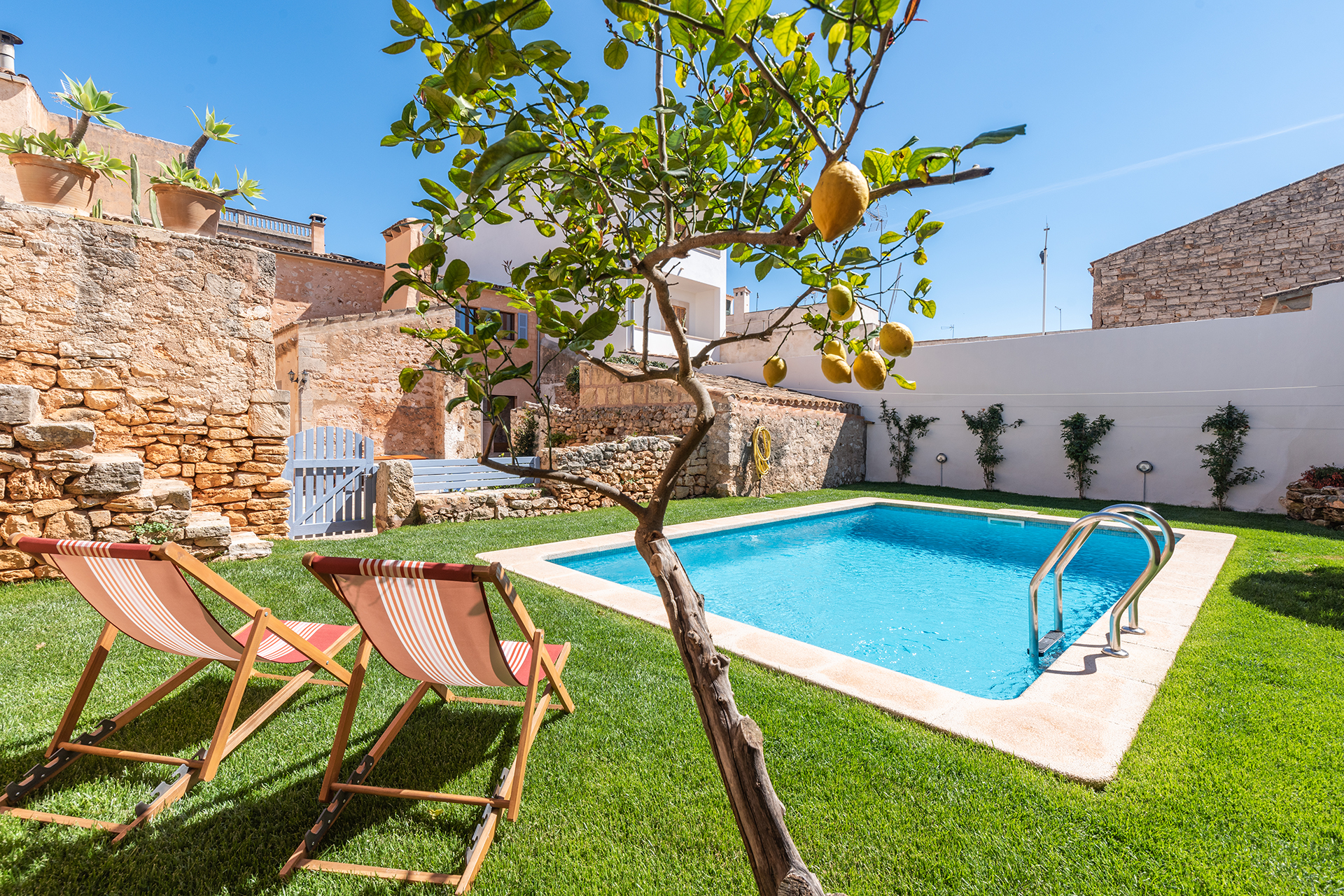 Für Liebhaber - Renoviertes, traditionelles Passiv-Stadthaus mit Patio und Pool mitten in Santanyi zur temporären Vermietung