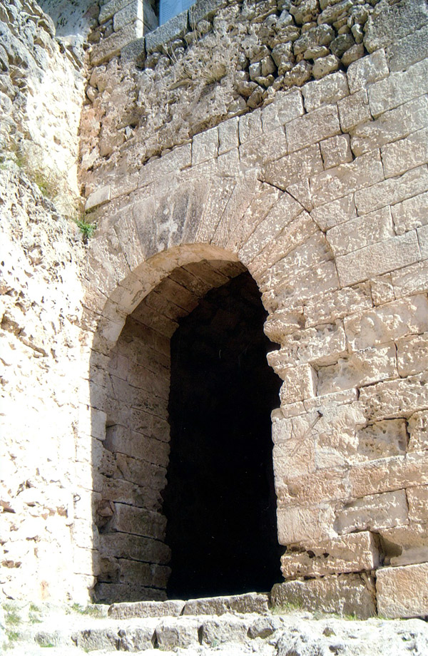 Eingang zur Burg Alaro