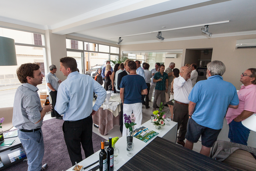 Rund 60 Gäste kamen am 21. Juni nach Artà zur Eröffnung des neuen Immobilienshops.