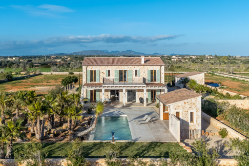 Moderne Neubaufinca mit Pool und fantastischem Weitblick nahe Es Llombards