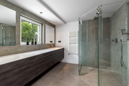 Badzimmer mit begehbarer Dusche