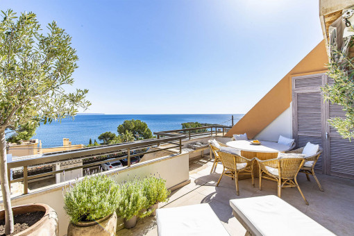 Hochwertig sanierte Wohnung in Illetes mit Blick auf das Meer mit Gemeinschaftspool