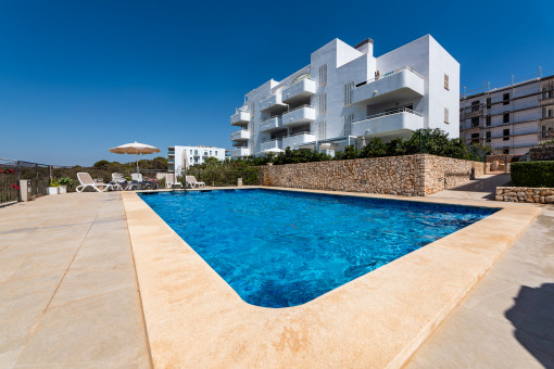 Moderne Wohnung mit großer Dachterrasse, Gemeinschaftspool und herrlichem Panoramablick bis zum Hafen in Cala d'Or