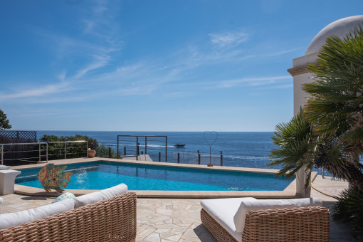 Traumvilla mit Pool in erster Meereslinie in Cala d'Or