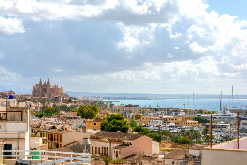 Aussicht bis zur Kathedrale und Hafen