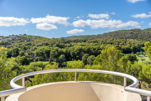 Aussicht auf die Natur und Golfplatz