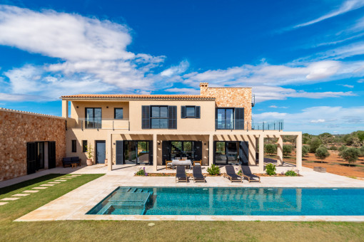 Moderne Finca mit Pool und Weitblick am Stadtrand von Ses Salines