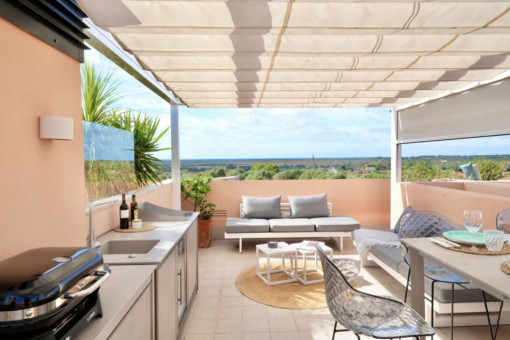 Traumhafte Duplex-Wohnung mit Dachterrasse, Gemeinschaftspool und Meerblick in Ses Salines