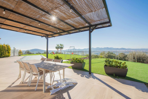 Modernes Neubau-Chalet mit unverbaubarem Weitblick auf Anhöhe nördlich von Manacor