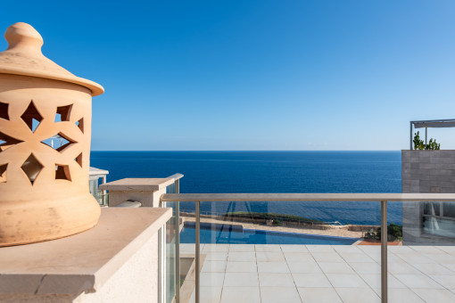 Dachterrasse mit frontalem Meerblick