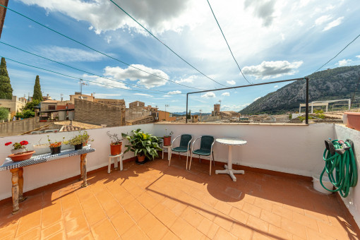 Charmantes Stadthaus mit Dachterrasse und Innenhof mit großem Potenzial in Pollensa