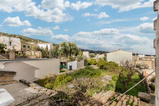 Dorfhaus Mit Apartment Zum Renovieren Blick Zu Den Bergen Garten