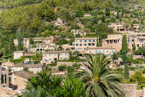 Schönes Dorfhaus mit eindrucksvollem Blick nach Deià