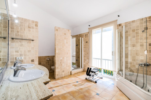 Modernes en Suite Badezimmer