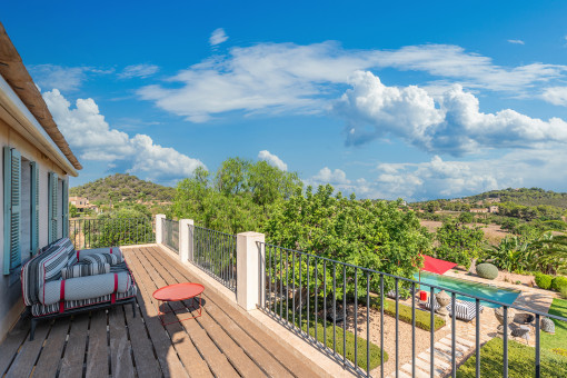 Balkon mit Poolblick