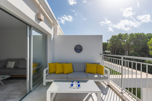 Einladender Loungebereich auf Terrasse