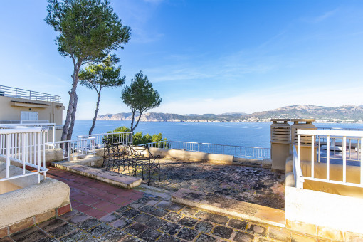 Dachterrasse mit frontalem Meerblick