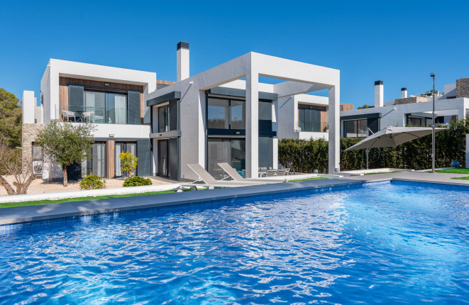 Moderne Villa mit Pool und schönem Garten in ruhiger Lage von Cala Murada