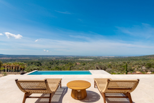 Neu gebaute minimalistische Villa mit atemberaubendem Blick über die Bucht von Palma