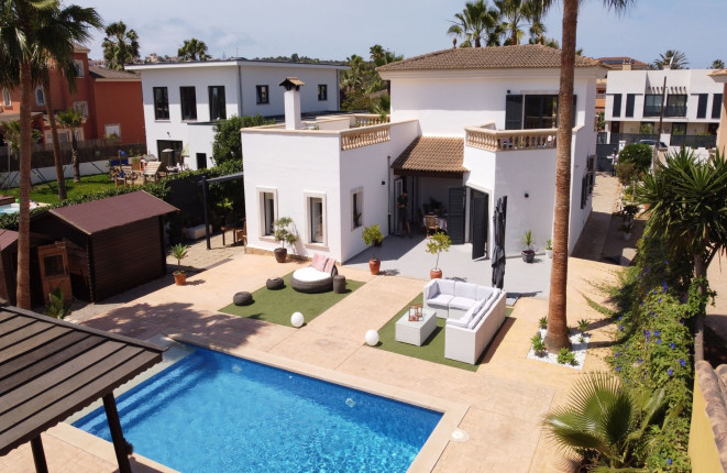 Traumhafte Villa mit Ferienvermietlizenz in Las Palmeras