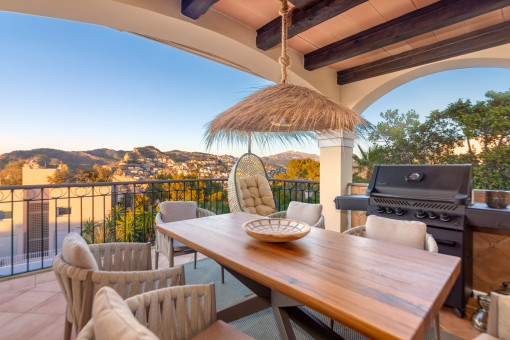 Überdachte Terrasse mit Weitblick