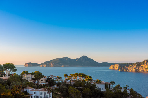 Saniertes Luxus-Penthouse mit spektakulärem Panoramablick in bezaubernder Anlage in Port d'Andratx