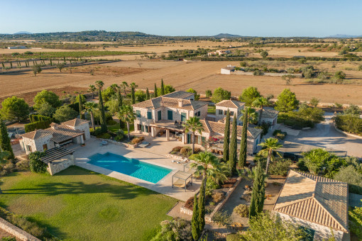 Traumhaftes Fincaanwesen mit Pool, separatem Gästehaus und herrlichem Weitblick nahe Porreres