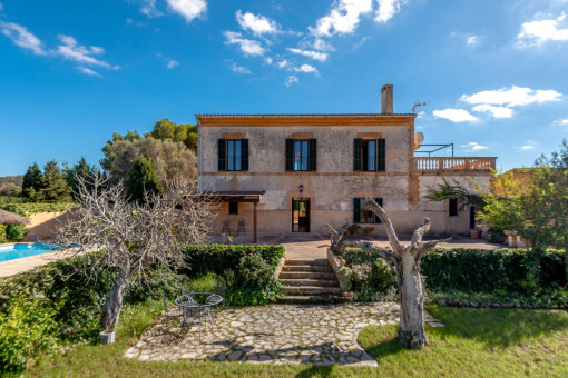 Charmante Finca mit Panoramaweitblick und Wäldchen auf riesigem Grundstück  bei Sant Llorenç