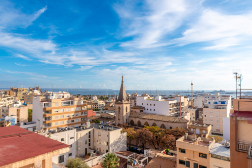 Einzigartiges Penthouse-Apartment mit privater Terrasse und Blick über Castell Bellver bis zur Kathedrale