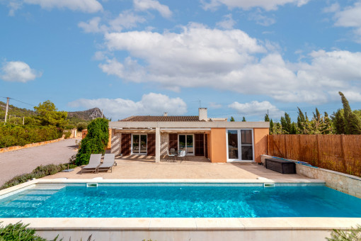 Schöne Finca mit Pool und Ausblick bei Llucmajor