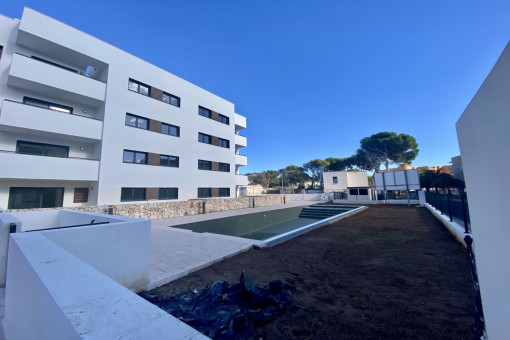 Neue Wohnanlage mit Gemeinschafts-Pool & Spielplatz in Cala Ratjada - Wohnung 1. Stock