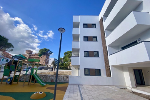 Neue Wohnanlage mit Gemeinschafts-Pool & Spielplatz in Cala Ratjada - Penthouse mit eigenem Pool