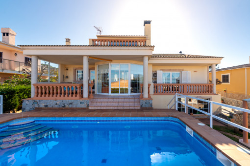 Exklusive Villa mit spektakulärem Meerblick in Bahía Azul