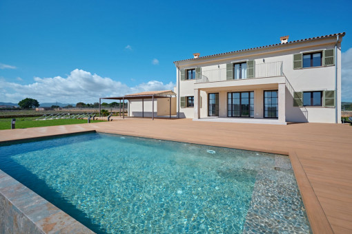 Helle Neubau Finca mit Pool in Porto Cristo