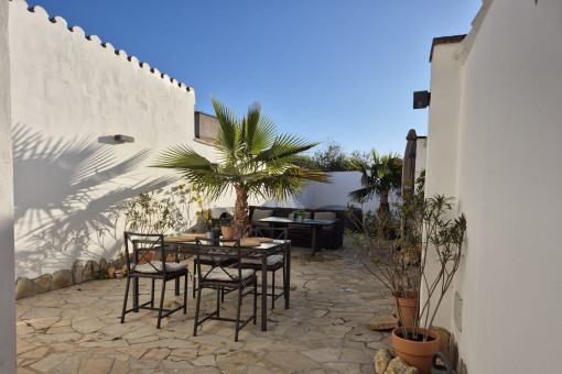 Geschmackvoll renoviertes Stadthaus mit gemütlichem Patio in Llucmajor