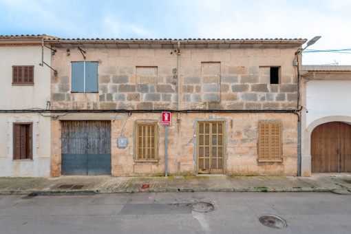 Charmantes Stadthaus zum Sanieren in Campos