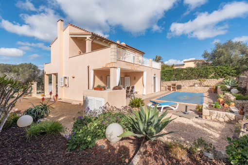 Wunderschöne Villa mit mediterranen Garten und Pool in ruhiger Lage von Cala Figuera