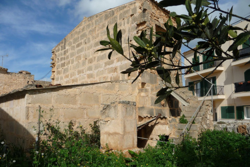 Tolles Grundstück mit Projekt für ein neues Stadthaus in Santanyi